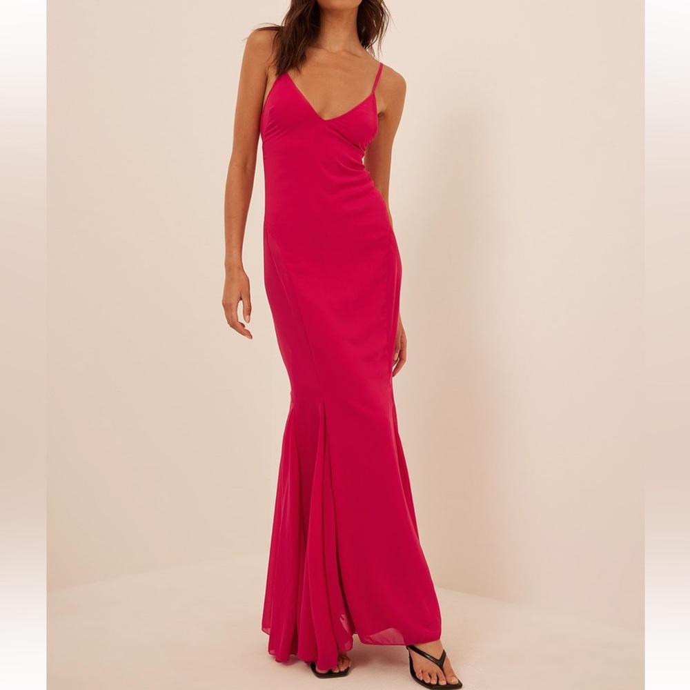A gorgeous fuchsia pink maxi gown with sheer-esque side panels by NA-KD.